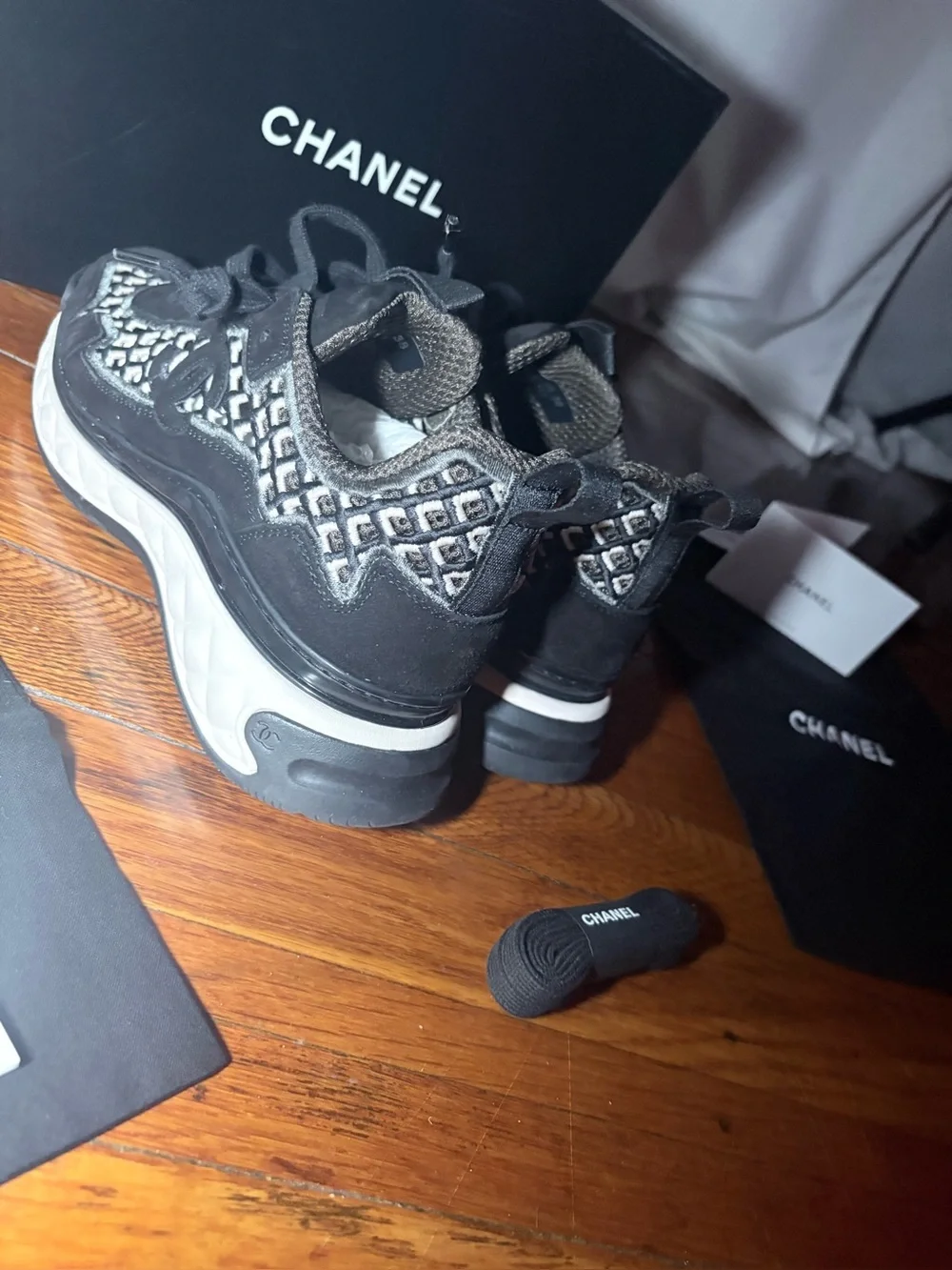 CHANEL stylish women